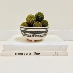 Black and white decorative bowl